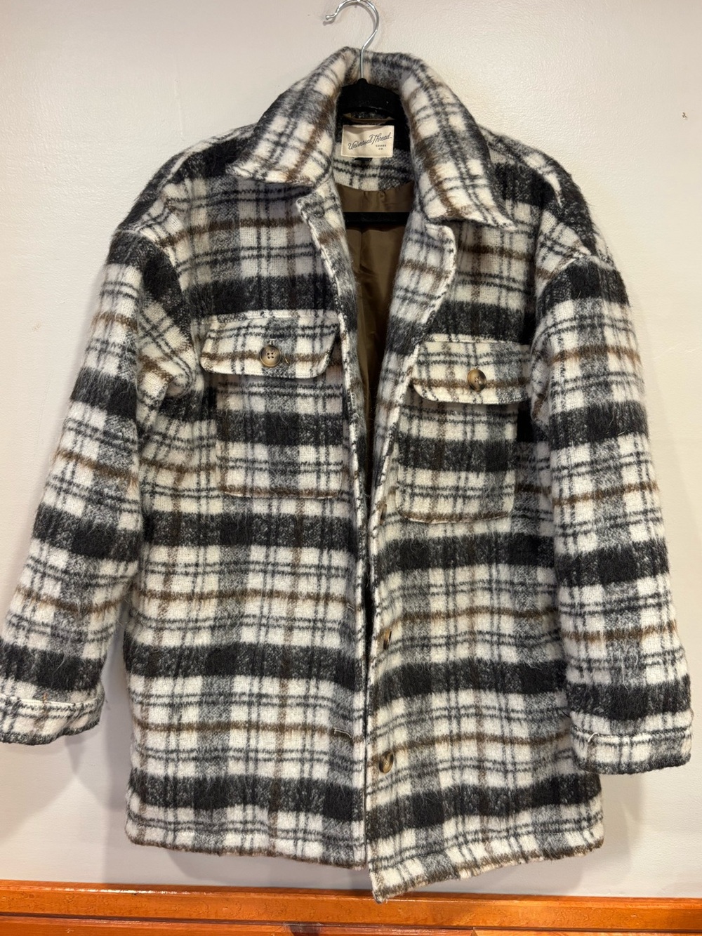 Universal Thread Tan Gray and White‎ Plaid Women's Shirt Jacket Soft Shacket Med